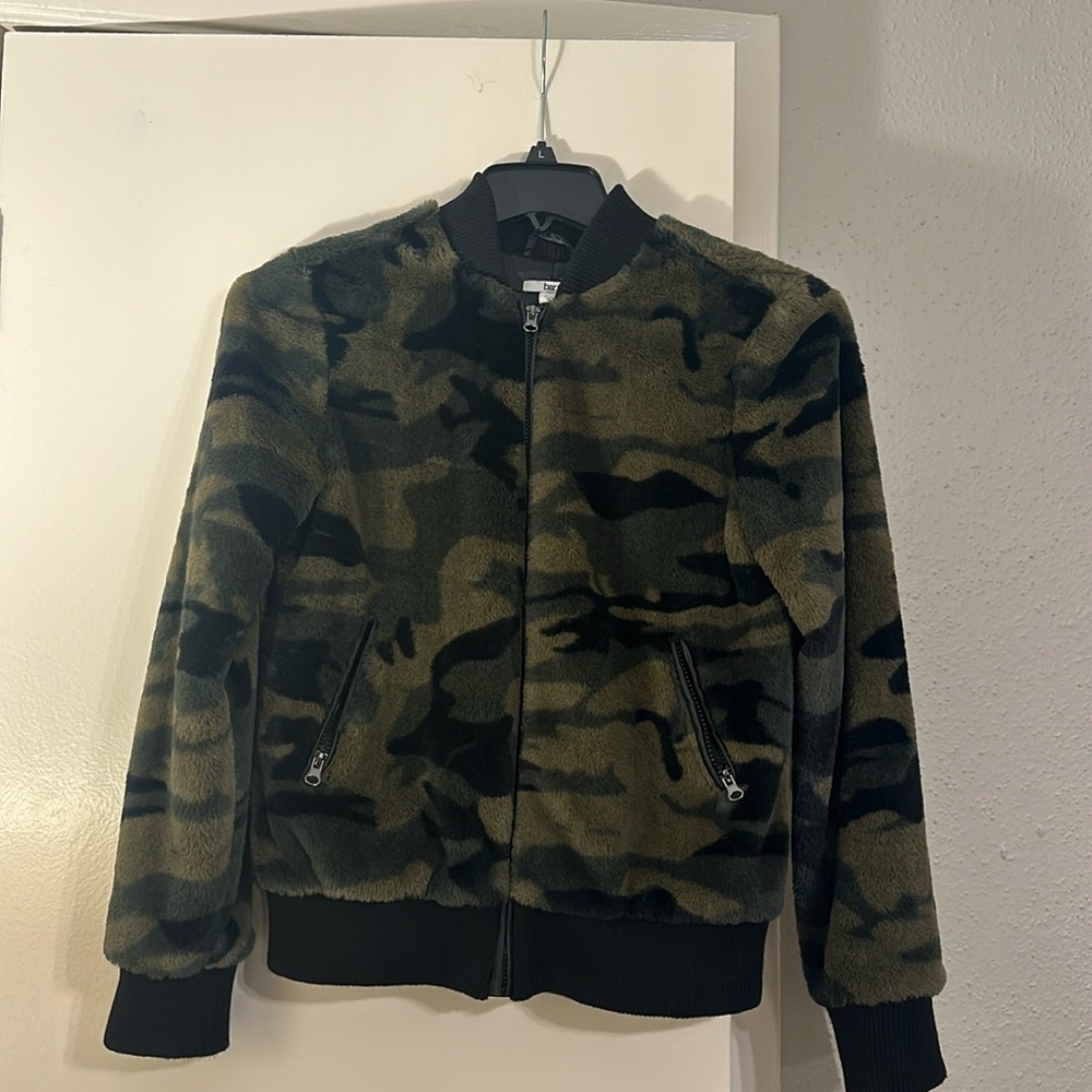 Bar III Womens Green Faux Fur Camouflage Bomber Jacket